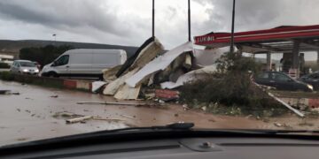 Tromba d’aria: devastata la lukoil sulla Comiso-Chiaramonte