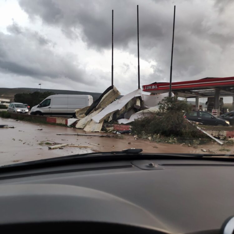 Tromba d’aria: devastata la lukoil sulla Comiso-Chiaramonte