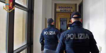 Tentato omicidio: 5 persone arrestatte a Vittoria. Spararono contro la porta di un’abitazione