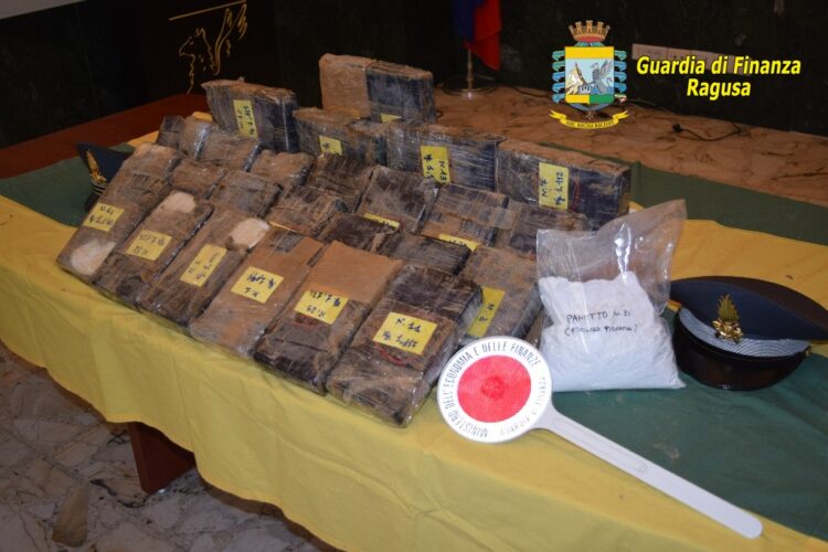 Randello: trovati 30 kg di cocaina purissima