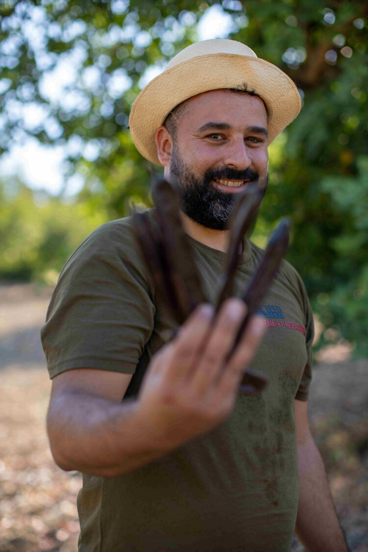 Novità in casa CioKarrua: grappa alla carruba e panettoni con farine o granella al Carrubato