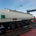 Pulivano un’autocisterna ma restano storditi dai vapori del gasolio: salvati due operai sulla Vittoria-Acate