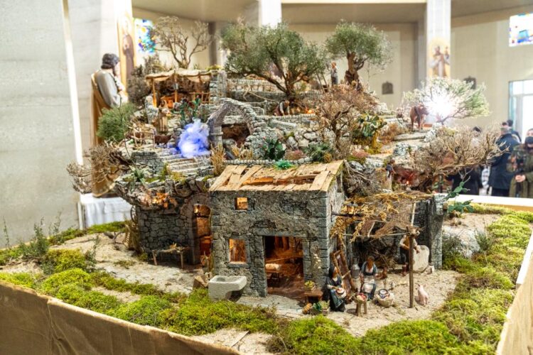Al Sacro Cuore di Gesù prosegue la mostra-concorso Presepi 2021
