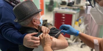 Al reparto oncologico dell’ospedale “Maria Paternò Arezzo” somministrate 100 dosi di vaccino anti-Covid
