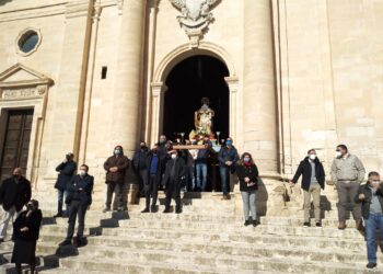 Sant’Antonio Abate a Giarratana: il simulacro, simbolicamente, fuori dalla chiesa