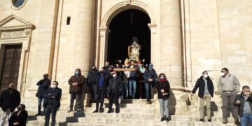 Sant’Antonio Abate a Giarratana: il simulacro, simbolicamente, fuori dalla chiesa