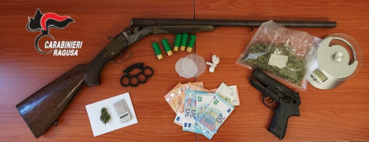 Vittoria: arrestati conviventi per armi e droga