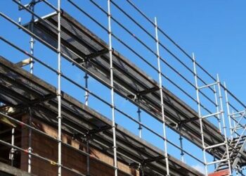 Ruba elementi del ponteggio della chiesa dell’Annunziata a Comiso. Arrestato