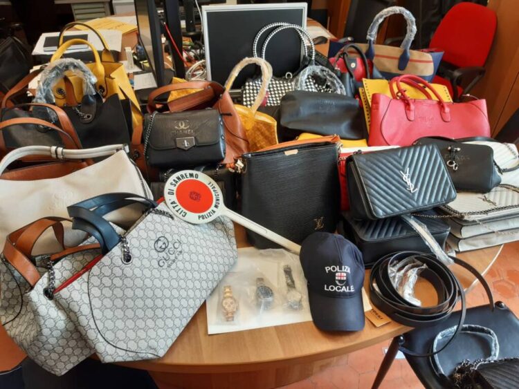 Merce contraffatta sequestrata a Vittoria