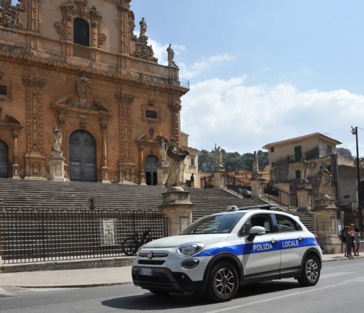 Provoca incidente stradale. Denunciato automobilista a Modica