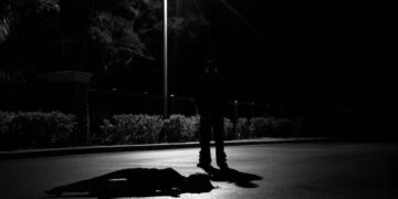 Rapina in zona Roccazzo, ferita una donna di 50 anni