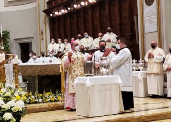 Ragusa: benedetti durante la messa crismale gli oli santi provenienti da Capaci