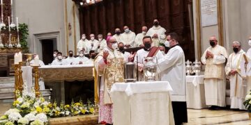 Ragusa: benedetti durante la messa crismale gli oli santi provenienti da Capaci