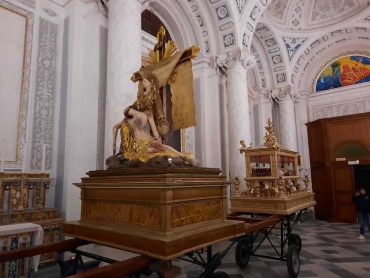 Pasqua a Comiso: ieri la lavanda dei piedi. Tutto pronto per domenica