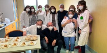 Il filo della cura e le tradizioni pasquali all’hospice di Ragusa