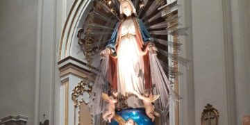 Maria Santissima della Medaglia, dopo due anni d’attesa il simulacro esposto in cattedrale
