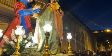 L’ultima processione delle confraternite per le vie di Ibla. Oggi al Duomo il “Quarantore”