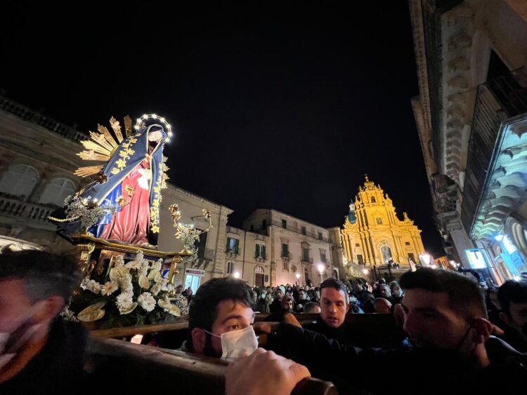 Il Cristo e l’Addolorata, ieri sera in processione a Ibla