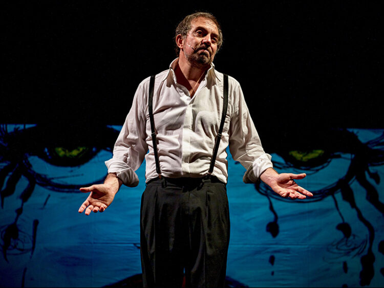 Con “Giusto”, monologo con Rosario Lisma, si chiude la stagione teatrale del Teatro Donnafugata di Ragusa Ibla. Sabato e domenica in scena