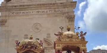 Storico momento a Monterosso con la processione conginuta dei due Patroni