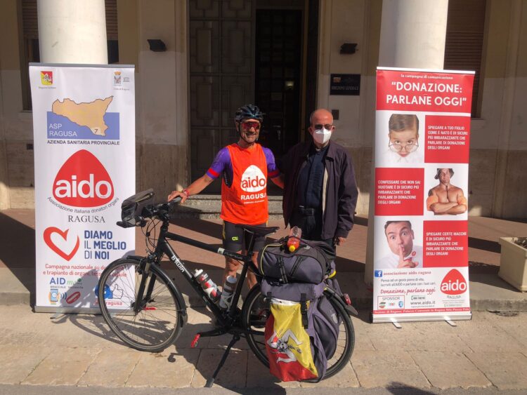 Campagna di sensibilizzazione Aido sulla donazione degli organi: anche la Pastorale della Salute accoglie il ciclista Alfano che ha compiuto un giro della Sicilia