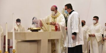 Il vescovo La Placa ha officiato la cerimonia di dedicazione dell’altare e della chiesa a Maria Santissima Nunziata
