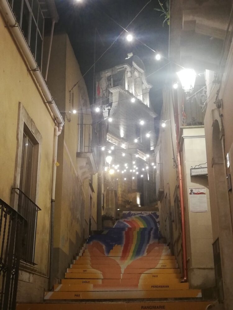 San Giovanni a Chiaramonte: inaugurata la scalinata artistica dedicata al tema della pace