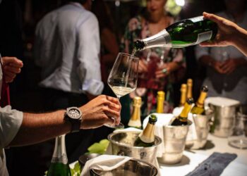 “Tuttibrut”: appuntamento sotto il vulcano con le cantine spumantistiche dell’Etna