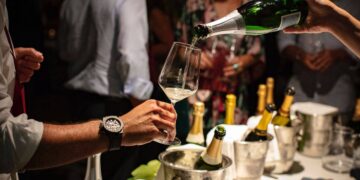 “Tuttibrut”: appuntamento sotto il vulcano con le cantine spumantistiche dell’Etna