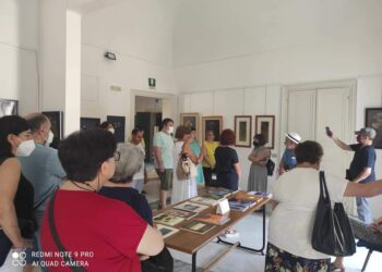 I pazienti del Centro Diurno di Modica in visita alla mostra del pittore Salvatore Fratantonio:  “Nella cura non si tratta, dunque, solo di sintomi, ma di arte, di vita”