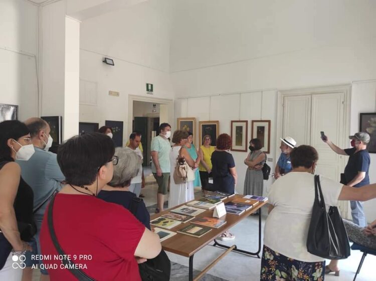I pazienti del Centro Diurno di Modica in visita alla mostra del pittore Salvatore Fratantonio:  “Nella cura non si tratta, dunque, solo di sintomi, ma di arte, di vita”