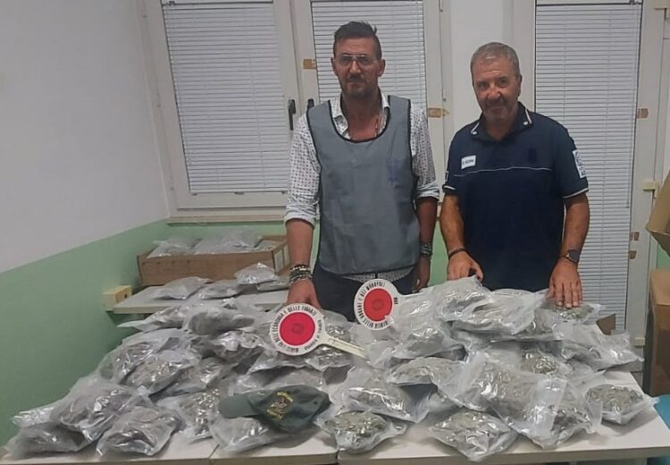 17, 74 kg di marijuana sequestrati al porto di Pozzallo