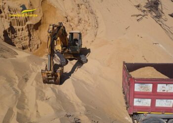 Reati ambientali: arrestato per aver scavato e asportato sabbia dal sito “Maccone Bianco”