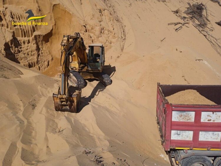 Reati ambientali: arrestato per aver scavato e asportato sabbia dal sito “Maccone Bianco”
