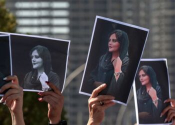 L’Associazione “AdessoBasta” si schiera al fianco del popolo iraniano