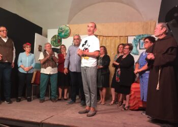 Acate: la compagnia teatrale “Evergreen” di Chiaramonte ha presentato la commedia “T’aspiettu m’pararisu”