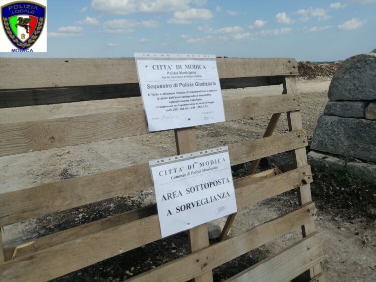 Sequestrata area di 23 mila mq, denunciate 4 persone