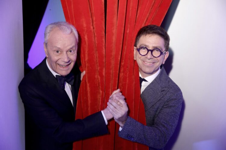 Al Donnafugata di Ragusa Ibla inizia la stagione teatrale con Pino Strabioli che omaggia Paolo Poli con “Sempre fiori mai un fioraio”