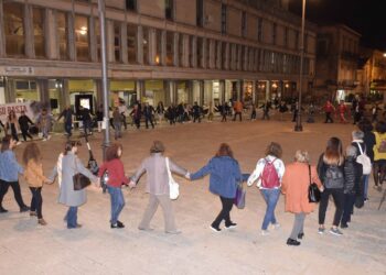 L’abbraccio di Ragusa in ricordo di Maria Zarba e Mahsa Amini