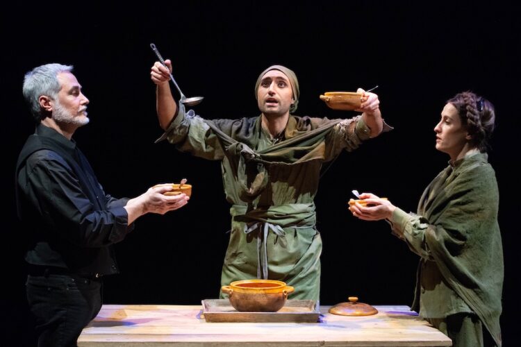 Divertente fine settimana al Donnafugata di Ragusa Ibla con lo spettacolo “I mezzalira – panni sporchi fritti in casa”. Venerdì 2 e sabato 3 dicembre