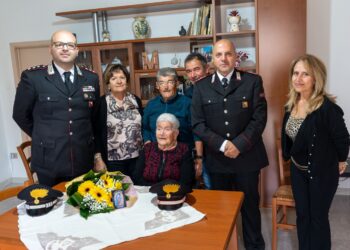 Modica, sorpresa per nonna Giorgia: festeggiati i 100 anni insieme ai carabinieri