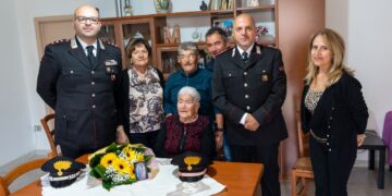 Modica, sorpresa per nonna Giorgia: festeggiati i 100 anni insieme ai carabinieri