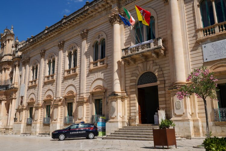 Furto in una scuola a Scicli, preso un 26enne