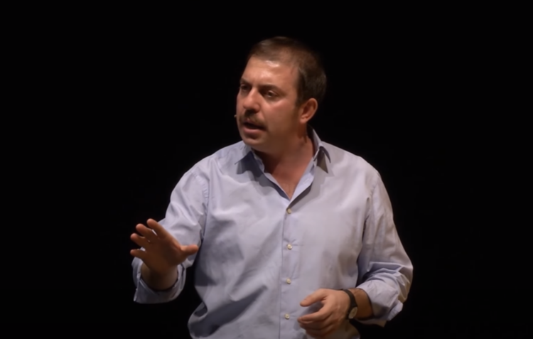 Rosario Lisma a Ragusa Ibla con “Che gusti ci sono”. Al Teatro Donnafugata in scena sabato e domenica con la storia divertente di un fuori sede