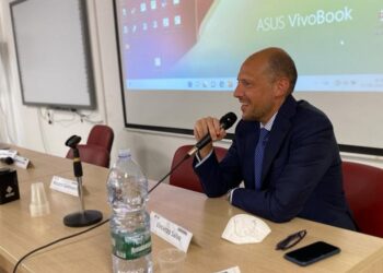 L’ASP di Ragusa aderisce alla “Giornata Mondiale della Prematurità”: pannelli e calzini viola al reparto di Neonatologia e Terapia intensiva neonatale