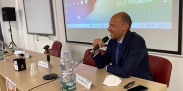 L’ASP di Ragusa aderisce alla “Giornata Mondiale della Prematurità”: pannelli e calzini viola al reparto di Neonatologia e Terapia intensiva neonatale