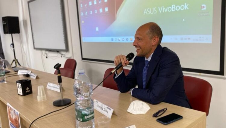 L’ASP di Ragusa aderisce alla “Giornata Mondiale della Prematurità”: pannelli e calzini viola al reparto di Neonatologia e Terapia intensiva neonatale
