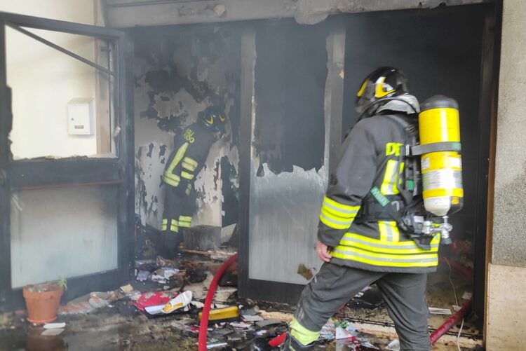 Incendio in un laboratorio artigianale di Modica