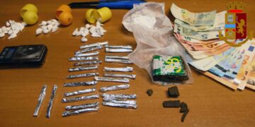 Hashish e cocaina in casa, arrestati due giovani a Vittoria