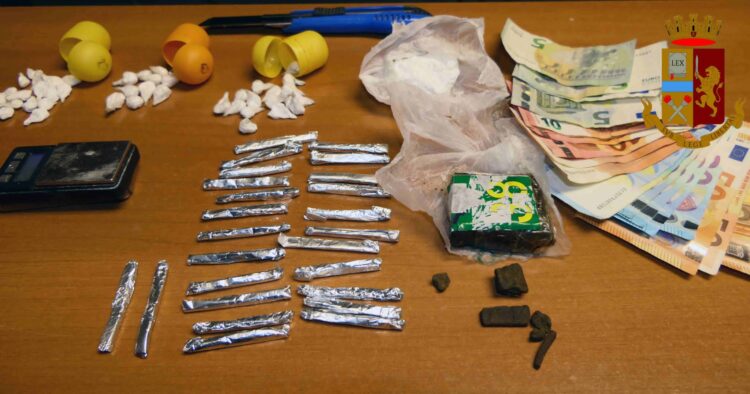 Hashish e cocaina in casa, arrestati due giovani a Vittoria